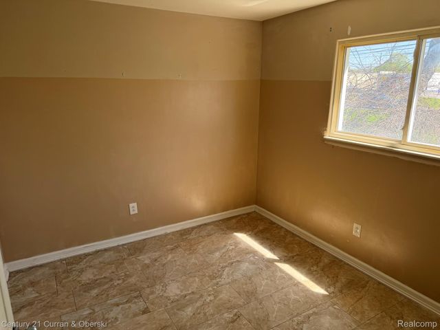 6198 MAYBURN Street, Dearborn Heights, MI 48127
