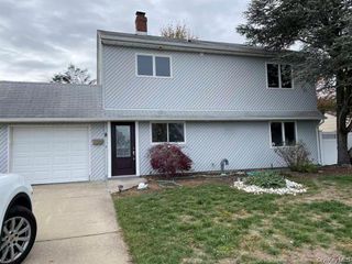 8 Harmony Lane 2F, Westbury, NY 11590