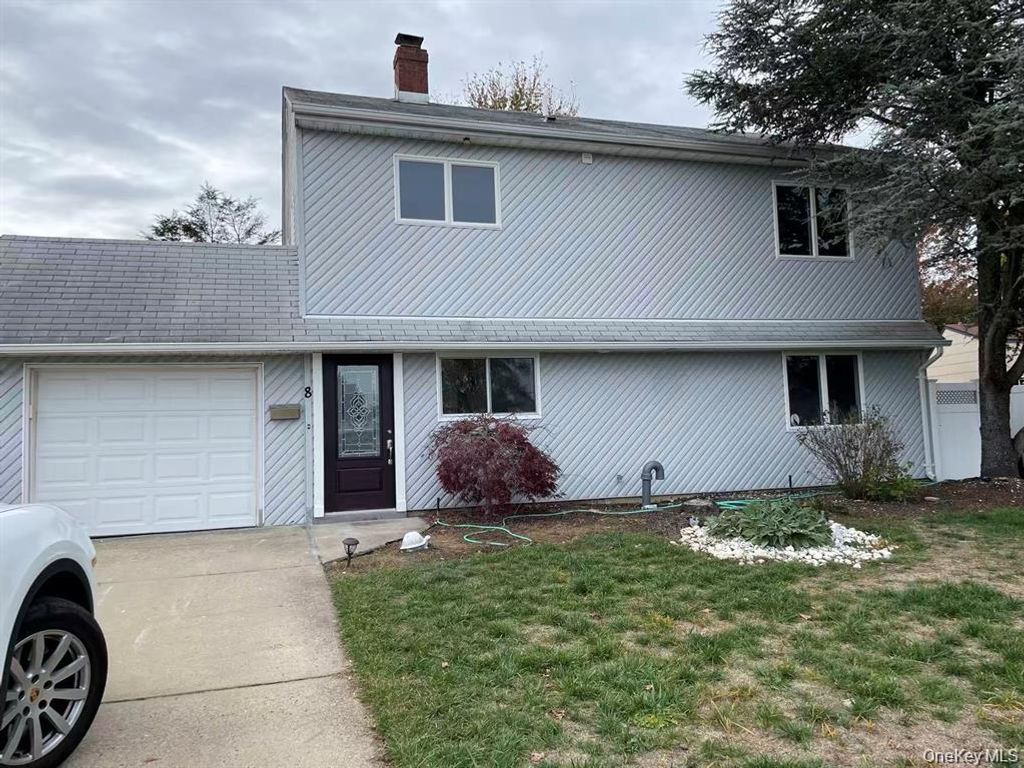 8 Harmony Lane 2F, Westbury, NY 11590