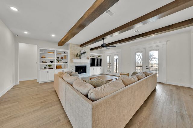 520 Bonnards Peak Road, Burleson, TX 76028