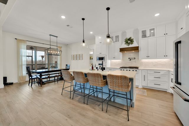 520 Bonnards Peak Road, Burleson, TX 76028