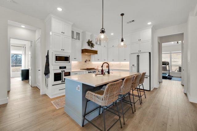 520 Bonnards Peak Road, Burleson, TX 76028