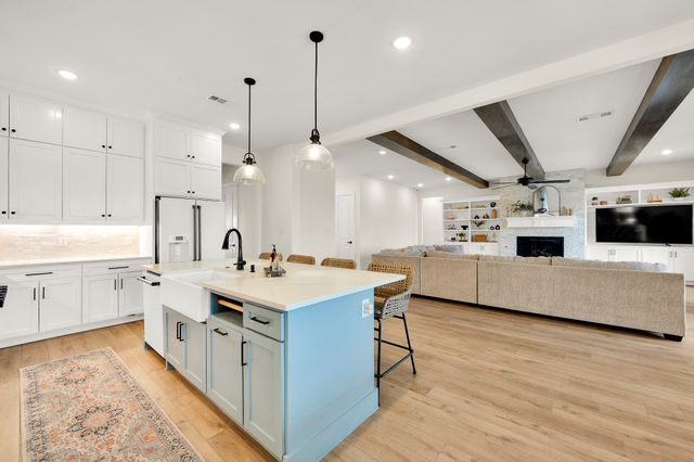 520 Bonnards Peak Road, Burleson, TX 76028