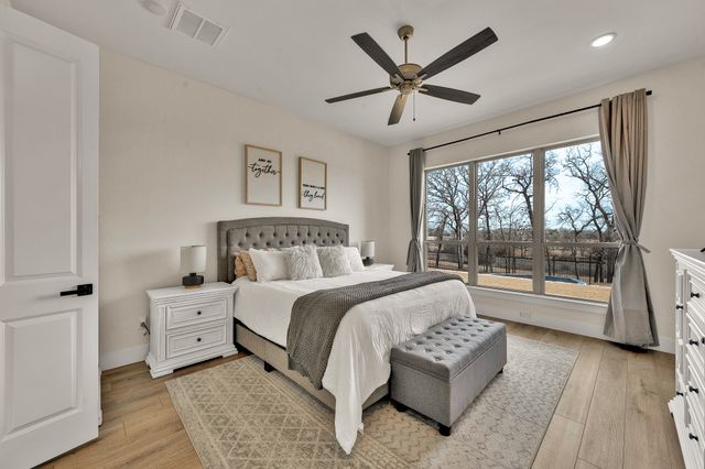 520 Bonnards Peak Road, Burleson, TX 76028