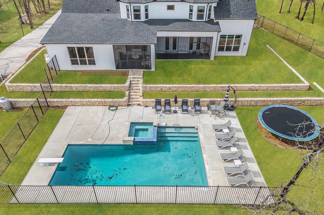 520 Bonnards Peak Road, Burleson, TX 76028