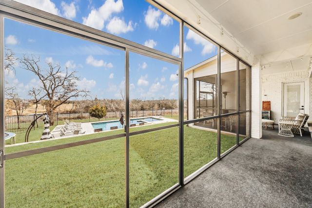 520 Bonnards Peak Road, Burleson, TX 76028