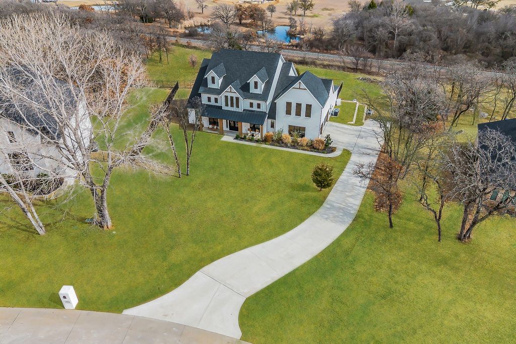 520 Bonnards Peak Road, Burleson, TX 76028