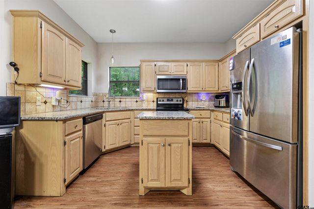 18313 Highmeadow Cir, Flint, TX 75762