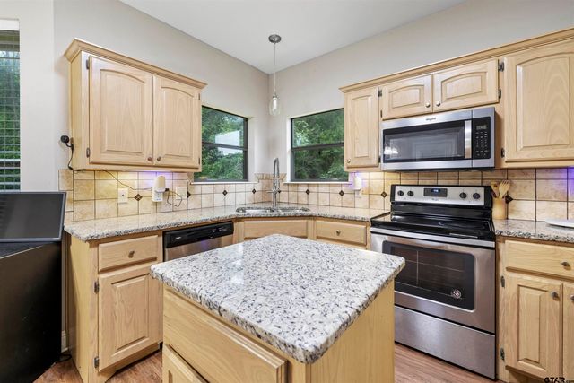 18313 Highmeadow Cir, Flint, TX 75762