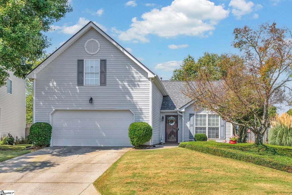 2 Crossview Drive, Simpsonville, SC 29680