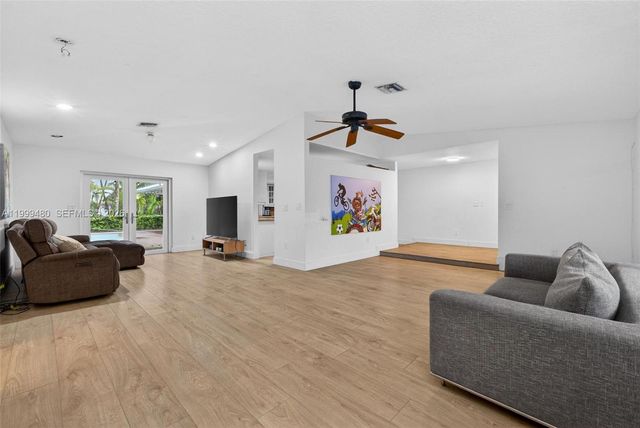 8400 SW 178th St, Palmetto Bay, FL 33157