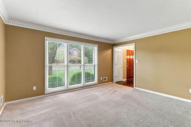 1118 Blackthorn Rd, Louisville, KY 40299