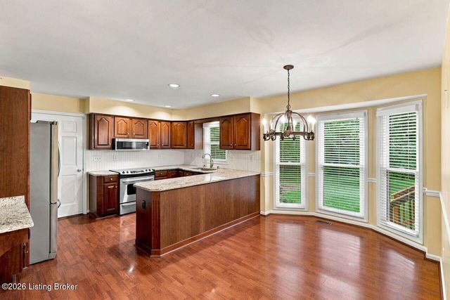1118 Blackthorn Rd, Louisville, KY 40299
