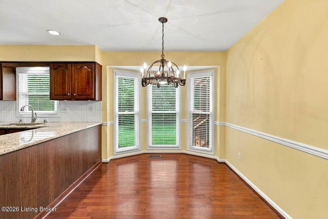1118 Blackthorn Rd, Louisville, KY 40299