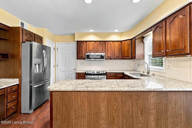 1118 Blackthorn Rd, Louisville, KY 40299