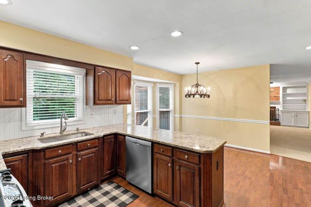 1118 Blackthorn Rd, Louisville, KY 40299