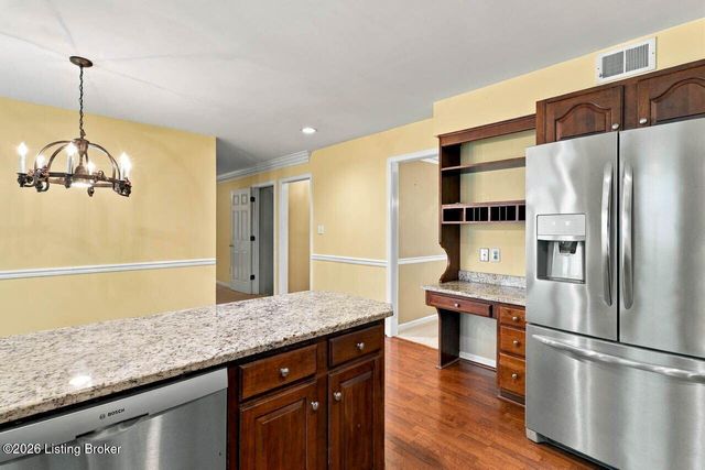 1118 Blackthorn Rd, Louisville, KY 40299