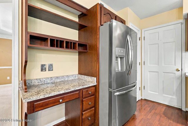 1118 Blackthorn Rd, Louisville, KY 40299