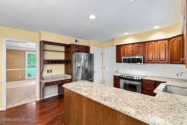 1118 Blackthorn Rd, Louisville, KY 40299