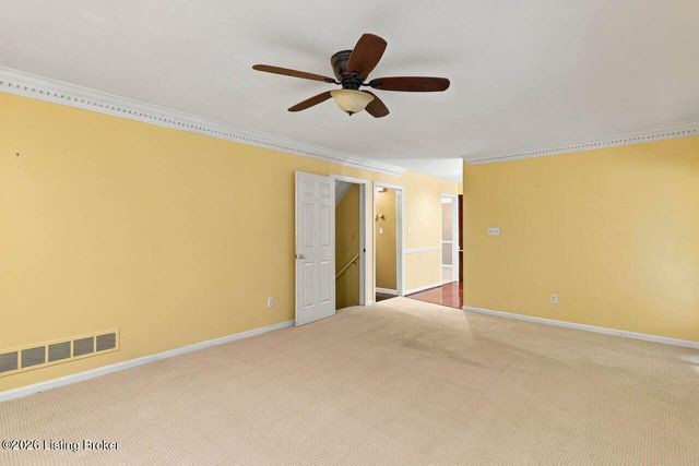 1118 Blackthorn Rd, Louisville, KY 40299