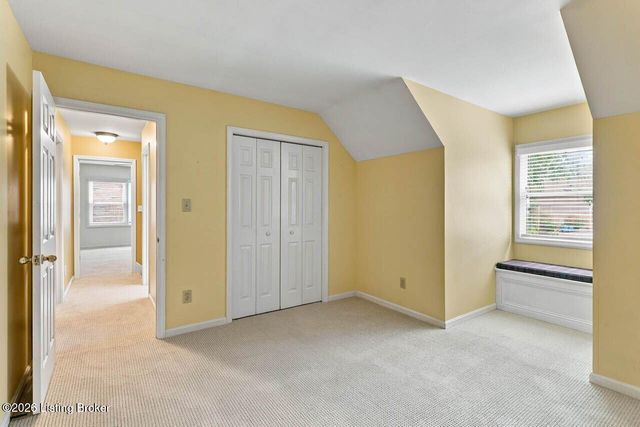 1118 Blackthorn Rd, Louisville, KY 40299