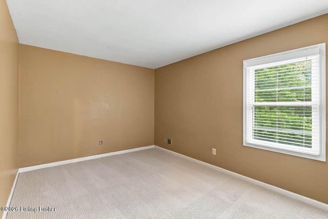 1118 Blackthorn Rd, Louisville, KY 40299