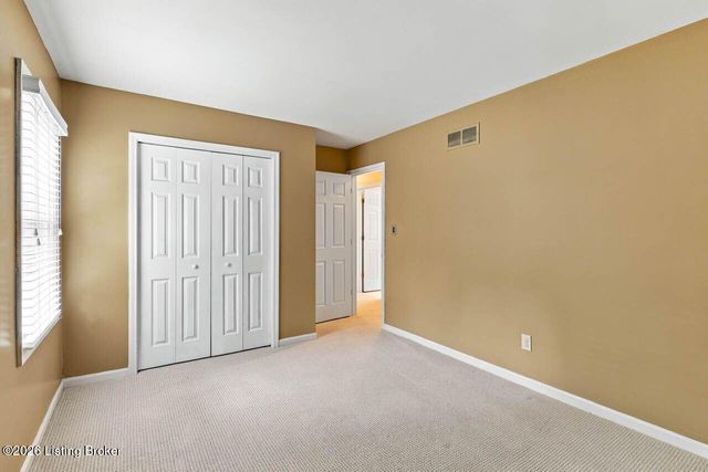 1118 Blackthorn Rd, Louisville, KY 40299