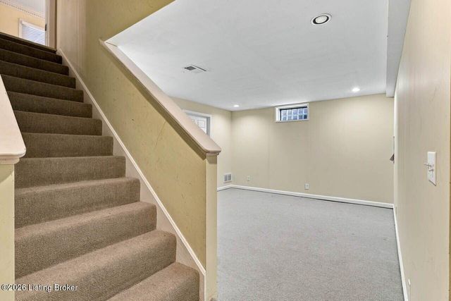 1118 Blackthorn Rd, Louisville, KY 40299