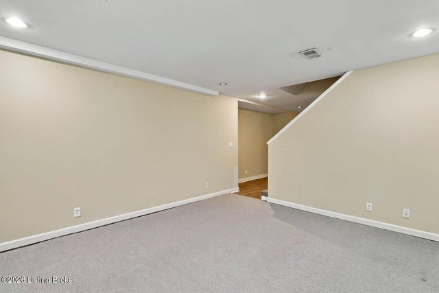 1118 Blackthorn Rd, Louisville, KY 40299