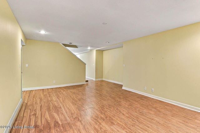 1118 Blackthorn Rd, Louisville, KY 40299