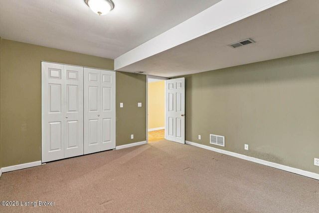 1118 Blackthorn Rd, Louisville, KY 40299