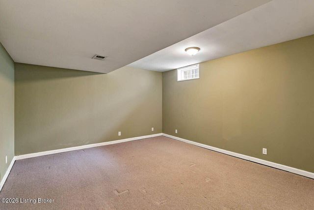 1118 Blackthorn Rd, Louisville, KY 40299