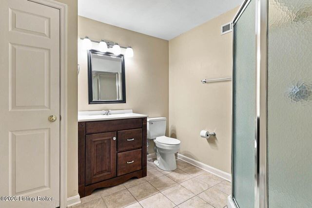 1118 Blackthorn Rd, Louisville, KY 40299