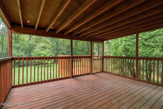 1118 Blackthorn Rd, Louisville, KY 40299