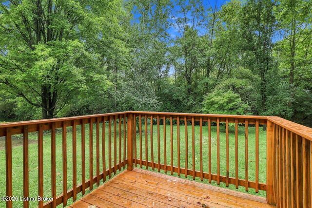 1118 Blackthorn Rd, Louisville, KY 40299