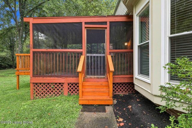 1118 Blackthorn Rd, Louisville, KY 40299