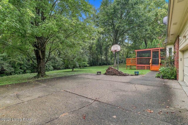 1118 Blackthorn Rd, Louisville, KY 40299