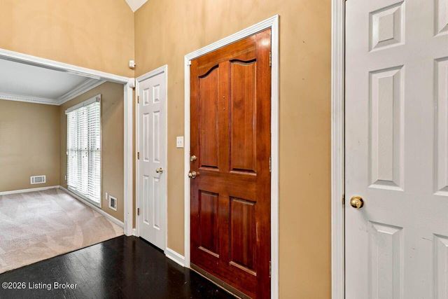 1118 Blackthorn Rd, Louisville, KY 40299