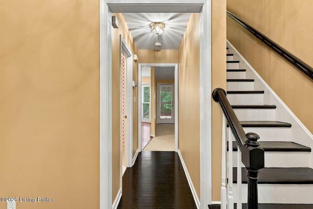 1118 Blackthorn Rd, Louisville, KY 40299
