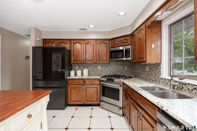 124 Pasadena Avenue, Stratford, CT 06614