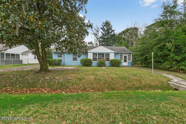 1954 BURKHOLDER Circle E, Jacksonville, FL 32216