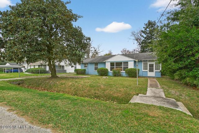 1954 BURKHOLDER Circle E, Jacksonville, FL 32216