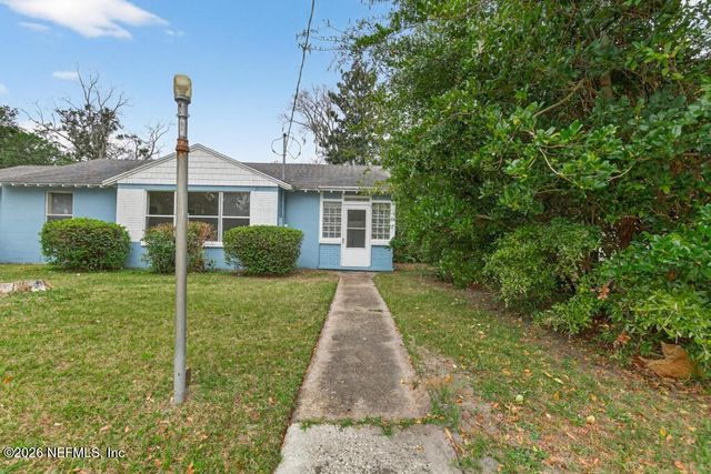 1954 BURKHOLDER Circle E, Jacksonville, FL 32216