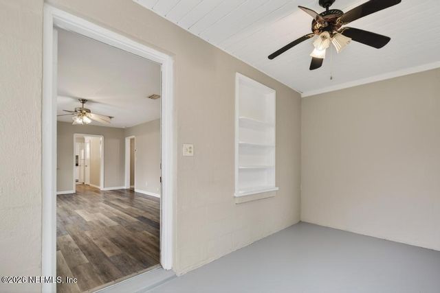 1954 BURKHOLDER Circle E, Jacksonville, FL 32216