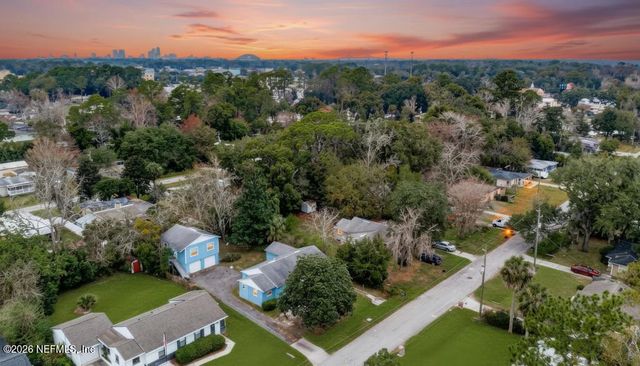 1954 BURKHOLDER Circle E, Jacksonville, FL 32216