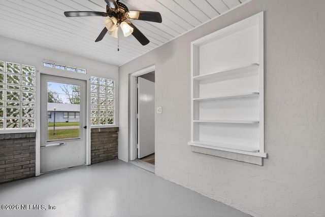 1954 BURKHOLDER Circle E, Jacksonville, FL 32216