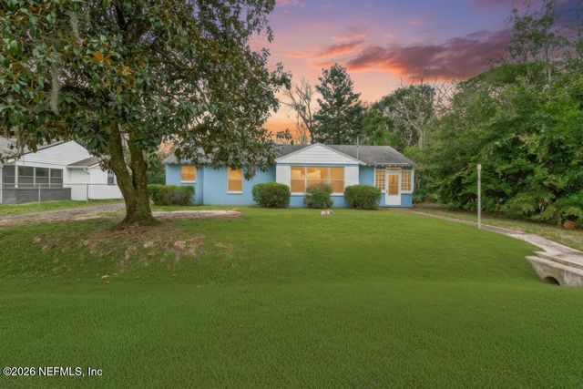 1954 BURKHOLDER Circle E, Jacksonville, FL 32216