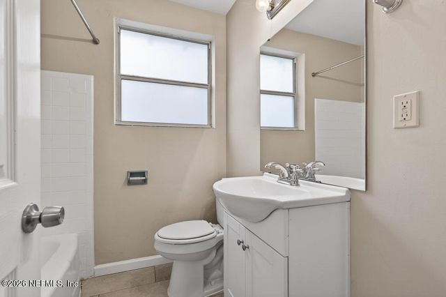 1954 BURKHOLDER Circle E, Jacksonville, FL 32216