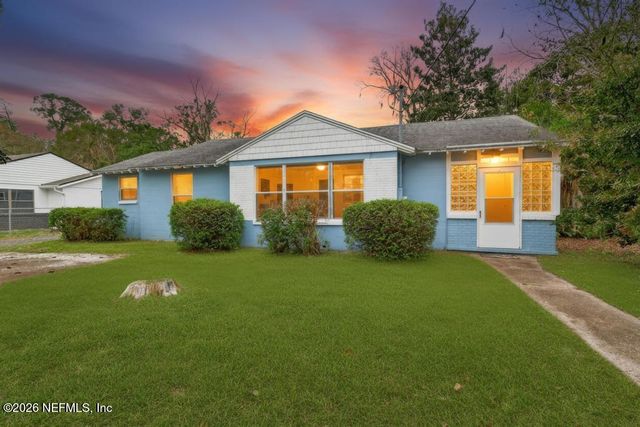 1954 BURKHOLDER Circle E, Jacksonville, FL 32216