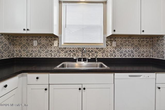 1954 BURKHOLDER Circle E, Jacksonville, FL 32216